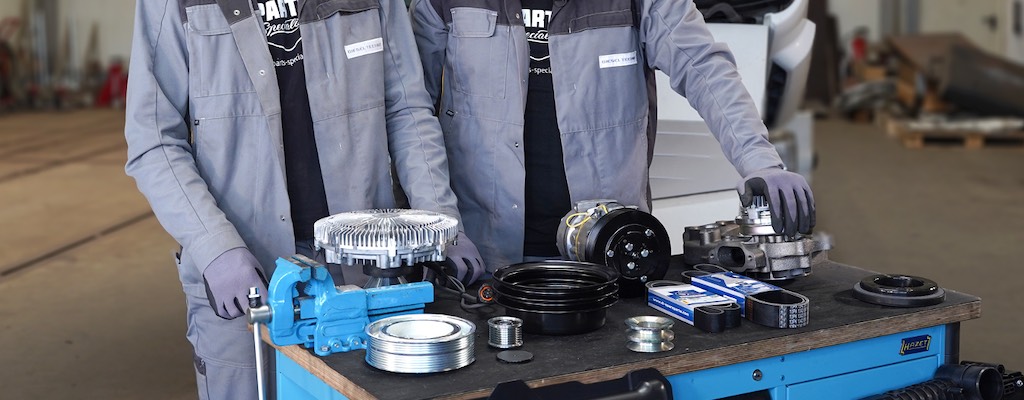Parts Specialists zum Motor-Riementrieb